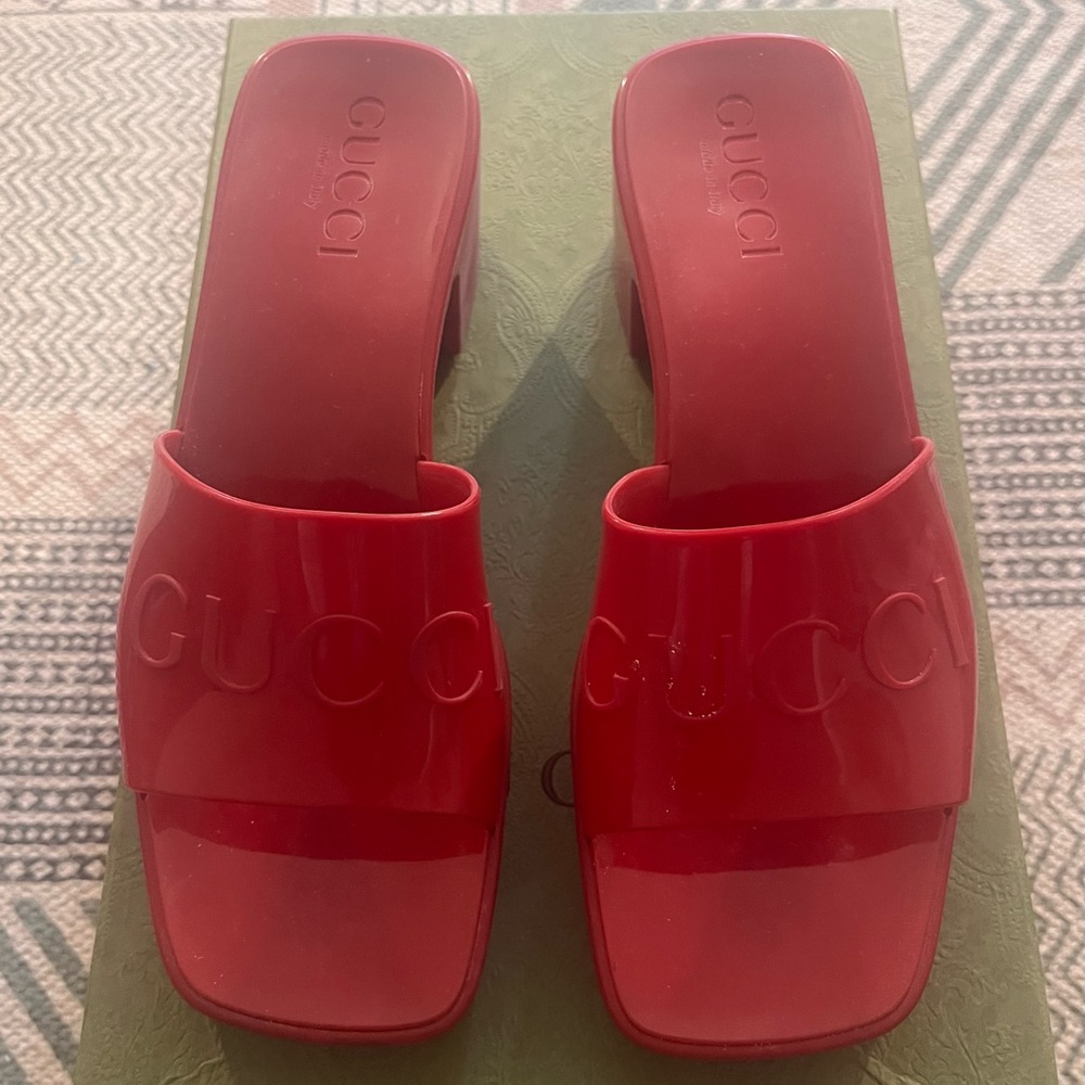 GUCCI REF RUBBER LOGO PLATFORM SLIDE SANDALS